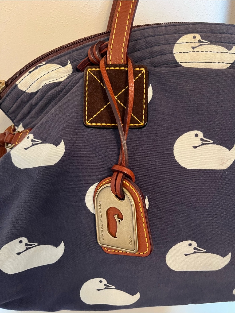 Vintage Downey & Burke Navy Duck-Print Tote Bag with Brown Leather Handles - Picture 2 of 6